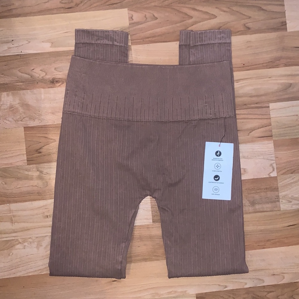 Avocado | Seamless Leggings Size Small/Medium - Picture 3 of 4
